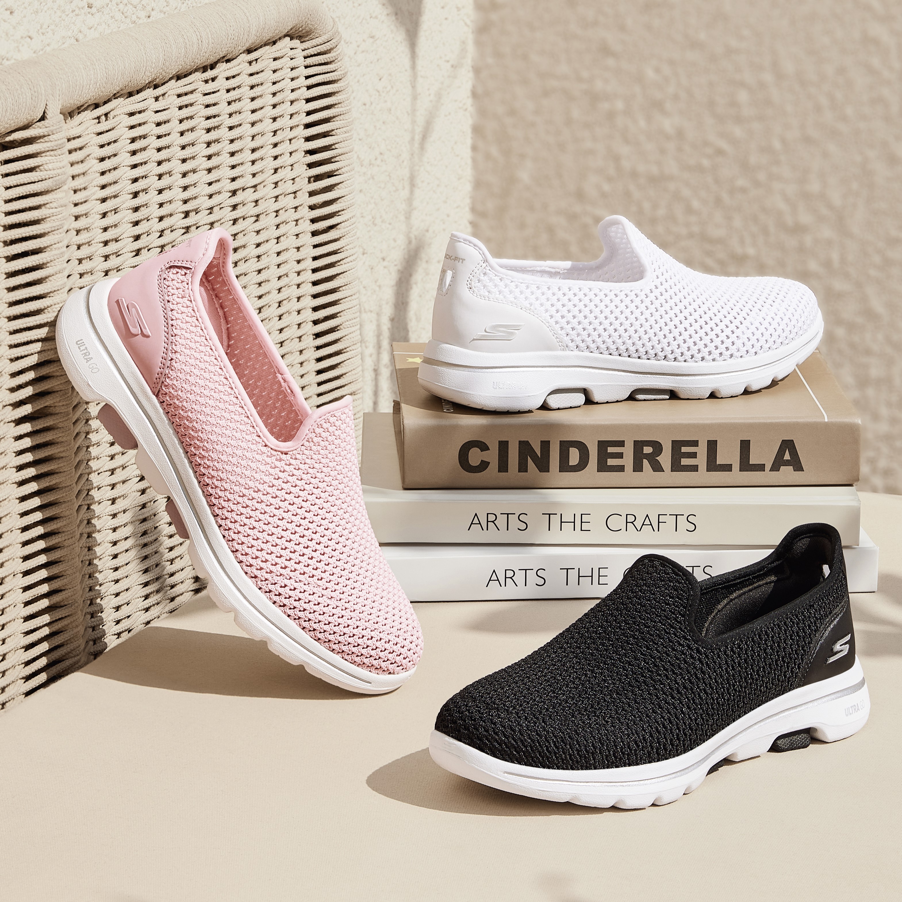 skechers斯凯奇女士舒适轻便透气耐磨一脚蹬健步鞋休闲鞋124163
