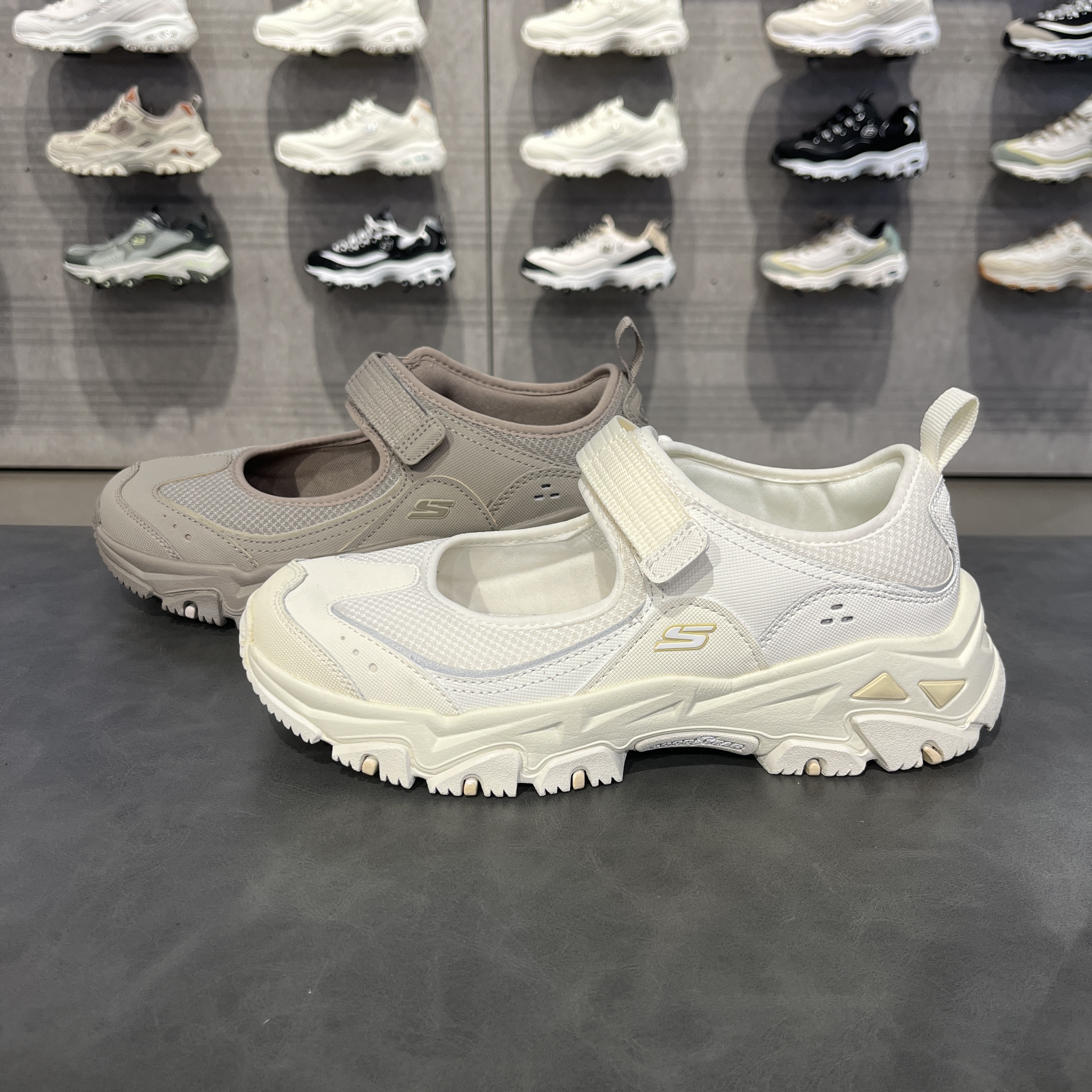 Skechers斯凯奇女款春夏高透气软弹户外玛丽珍魔术贴凉鞋180211