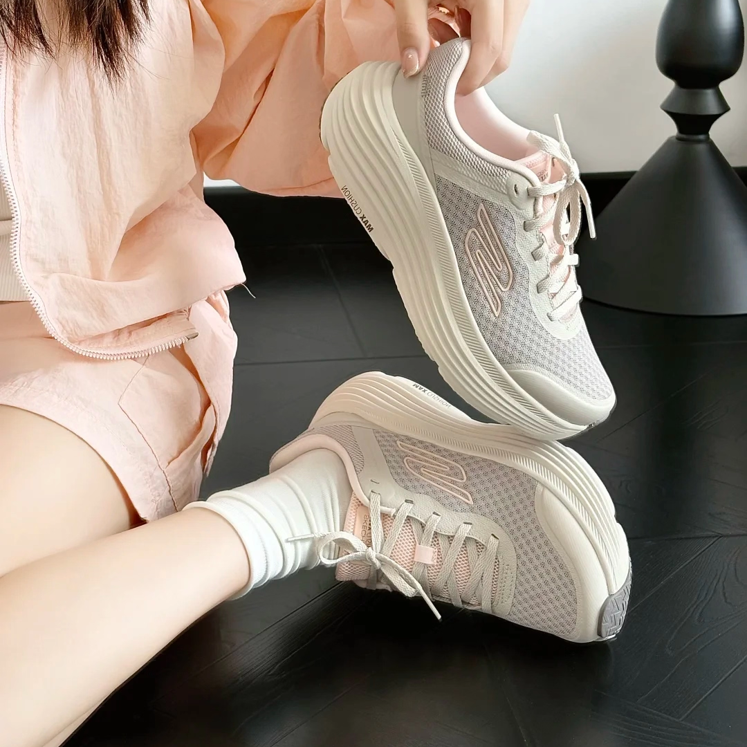 斯凯奇女透气舒适运动鞋