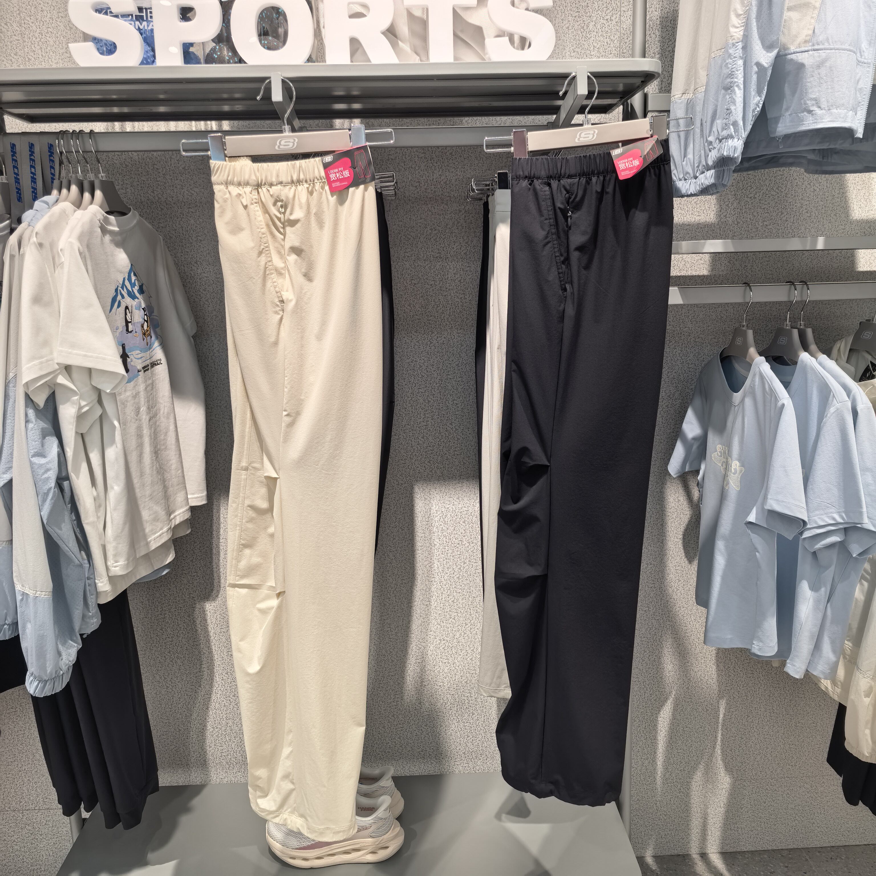 Skechers斯凯奇女士纯色百搭亲肤防泼水宽松梭织休闲长裤P226W124