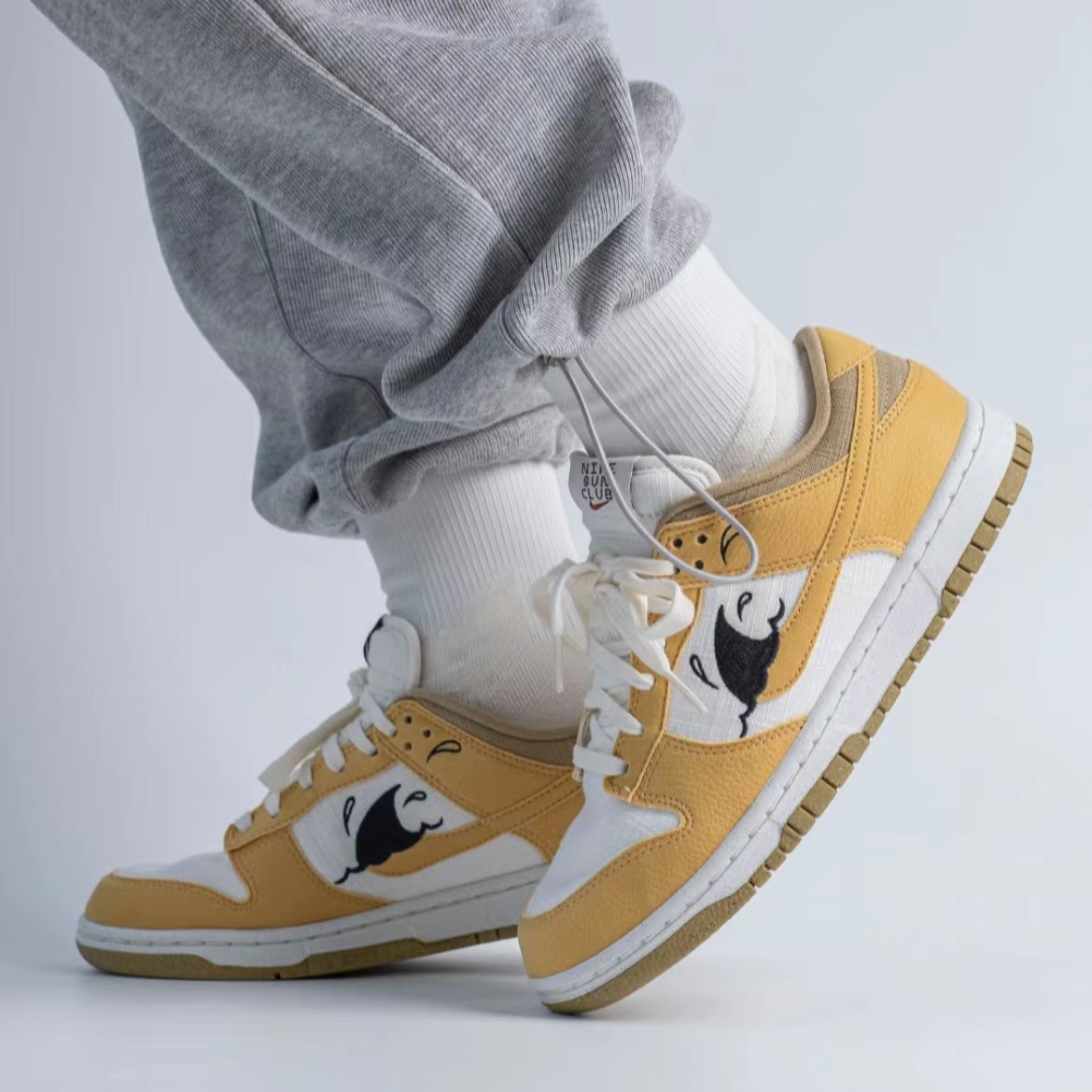 Nike耐磨减震男子系带休闲鞋