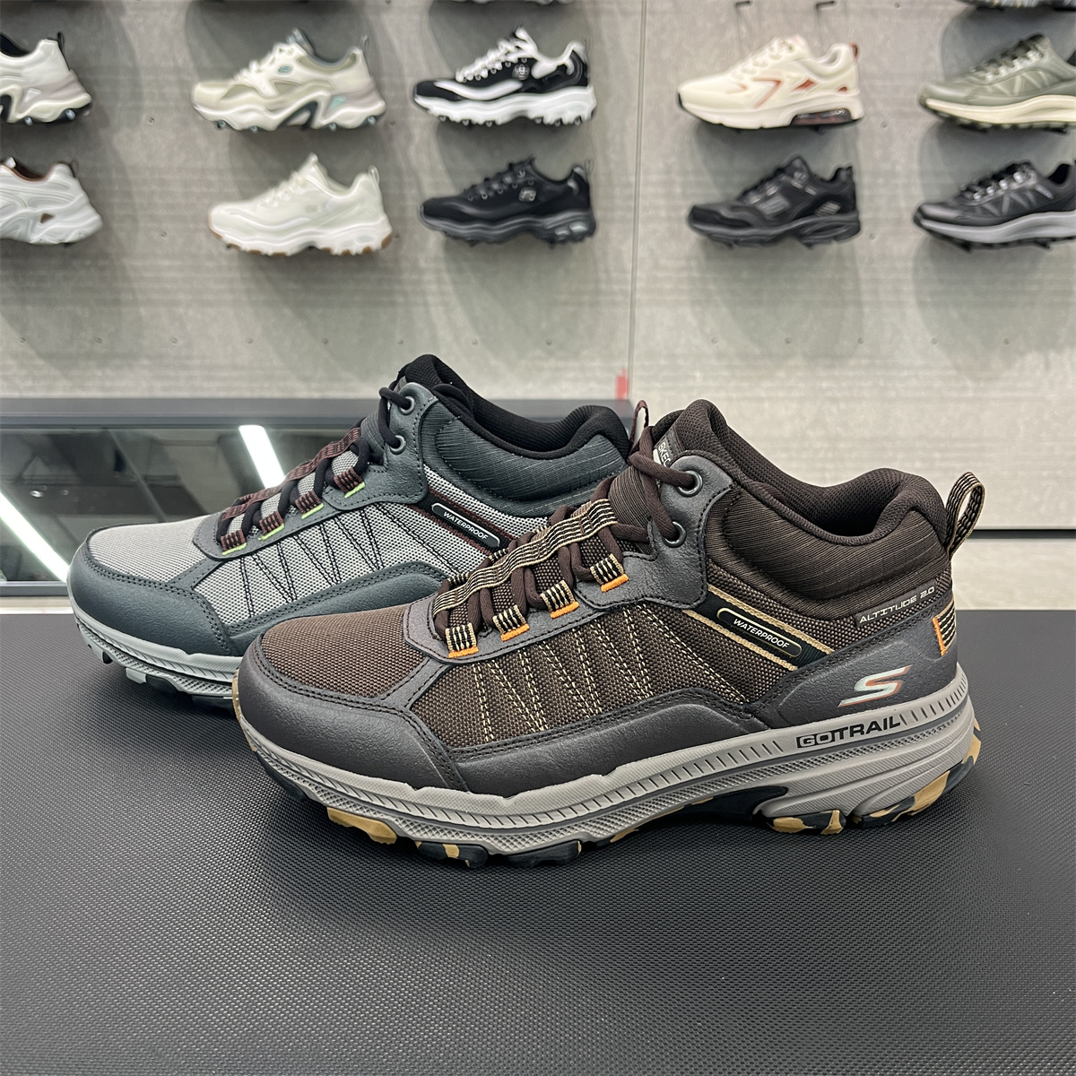 Skechers斯凯奇男士2024秋季舒适简约百搭中帮户外跑步鞋220759C