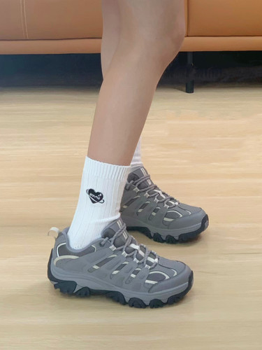 斯凯奇醒山系列女款运动鞋