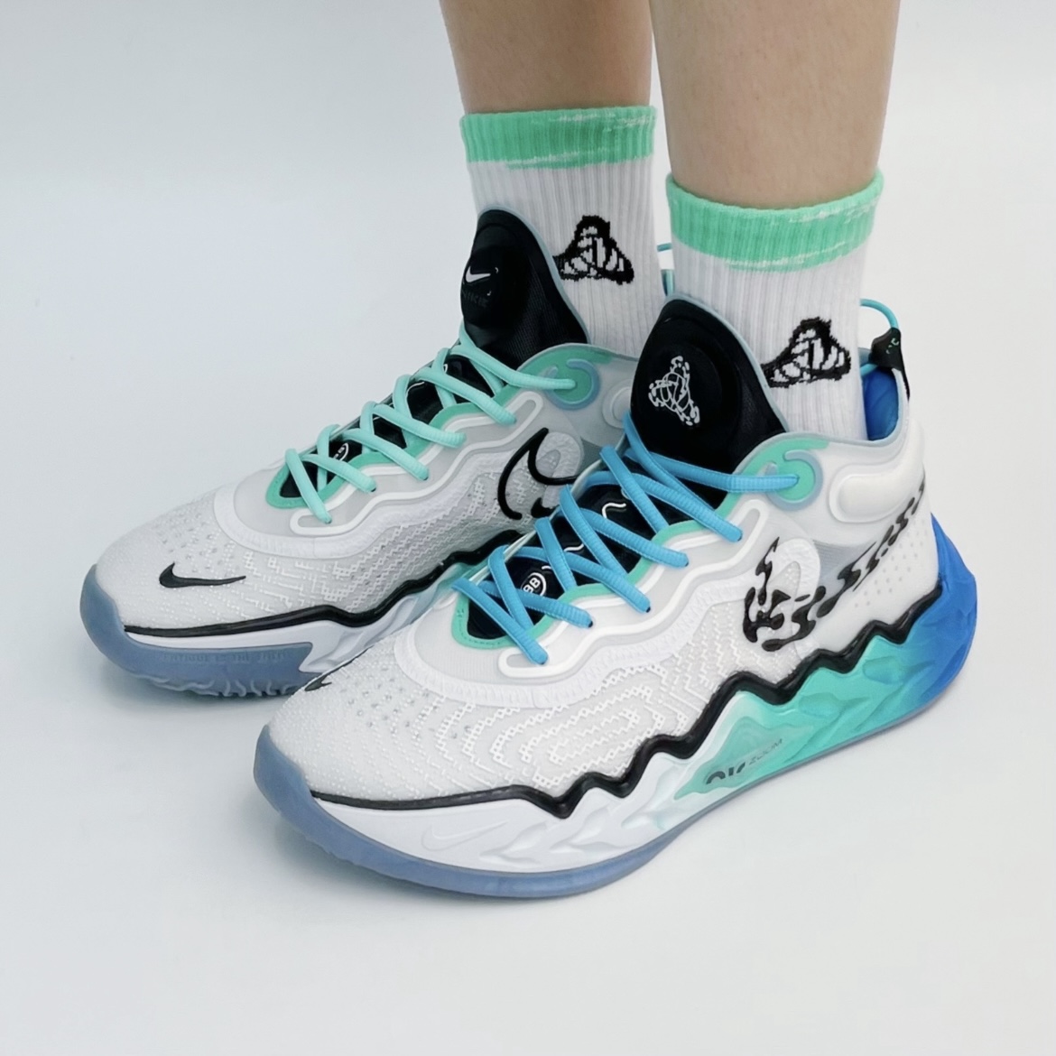 耐克Nike男缓震低帮篮球鞋