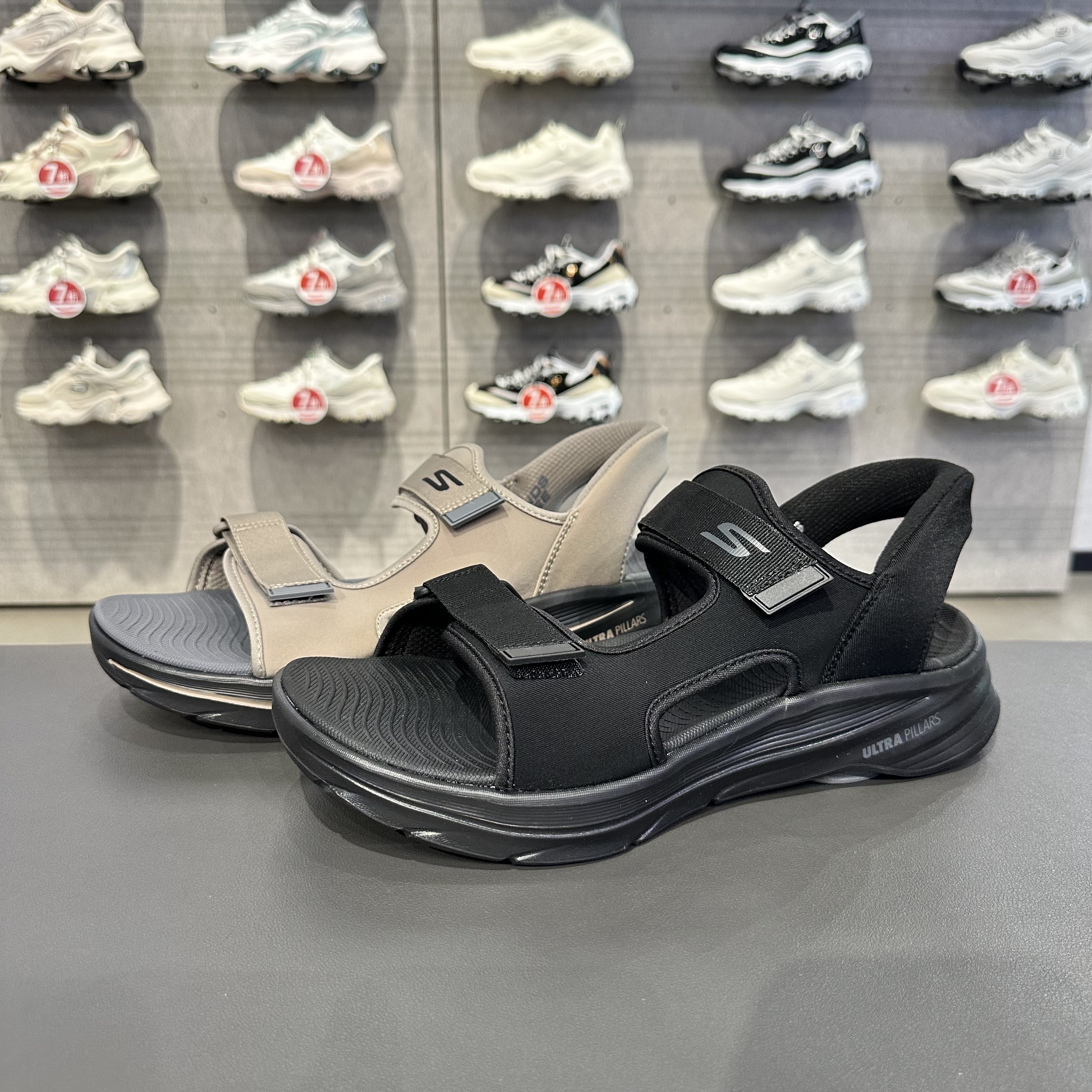 Skechers斯凯奇男士闪穿鞋魔术贴百搭轻盈耐磨防滑休闲凉鞋229361