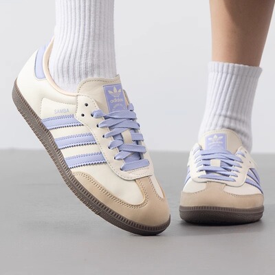 阿迪达斯女舒适休闲鞋