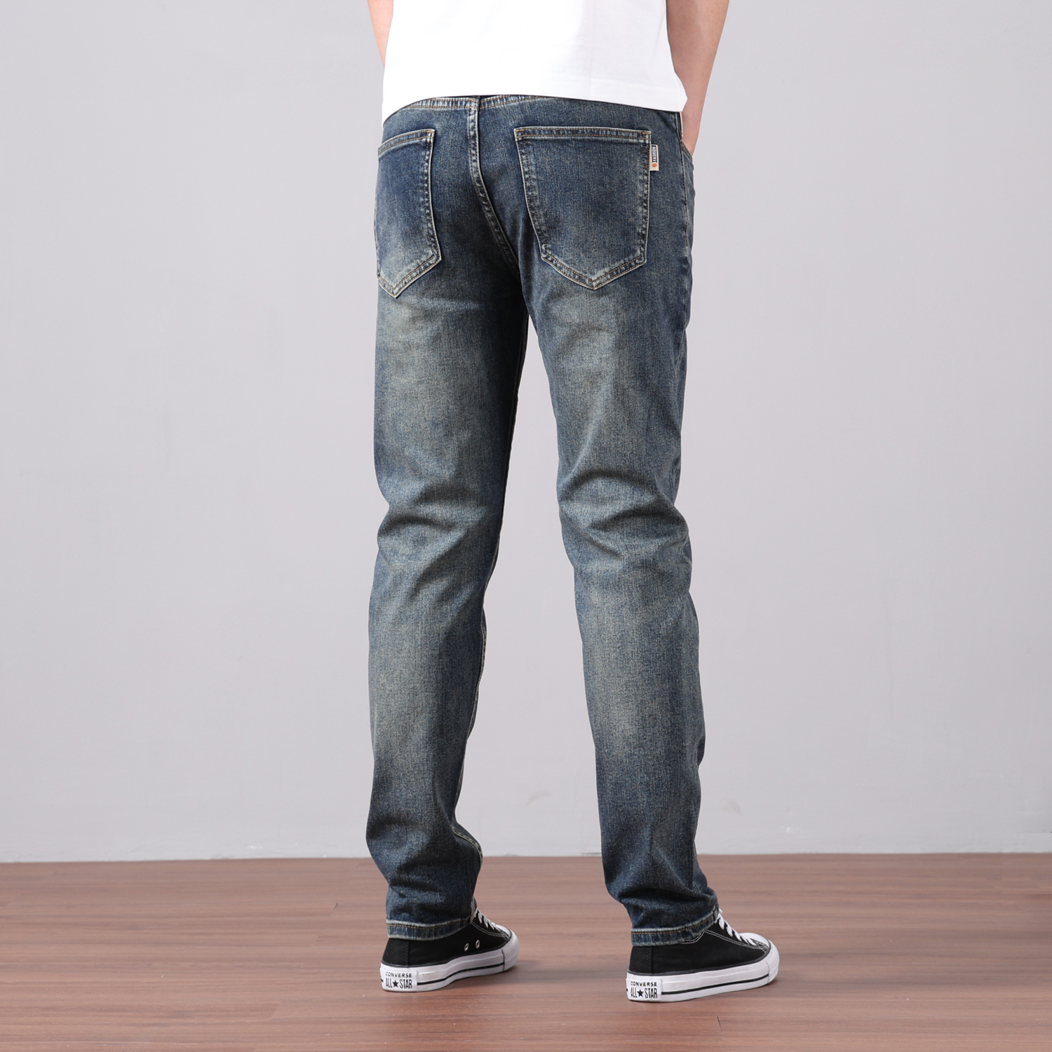 高端复古蓝色修身直筒牛仔裤男2024新款青年潮牌免烫水洗做旧男裤