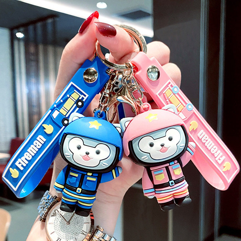 创意卡通消防员浣熊君钥匙扣消防公仔汽车钥匙圈链包包小挂件配饰