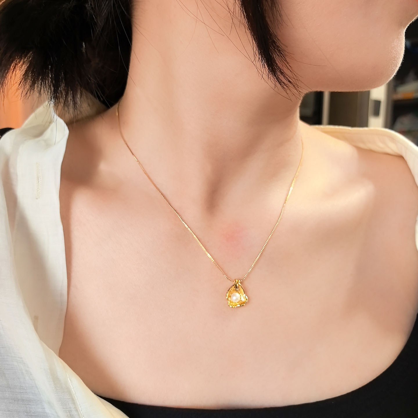 金色贝壳天然淡水珍珠项链女小众精致锁骨链高光泽无瑕珍珠吊坠
