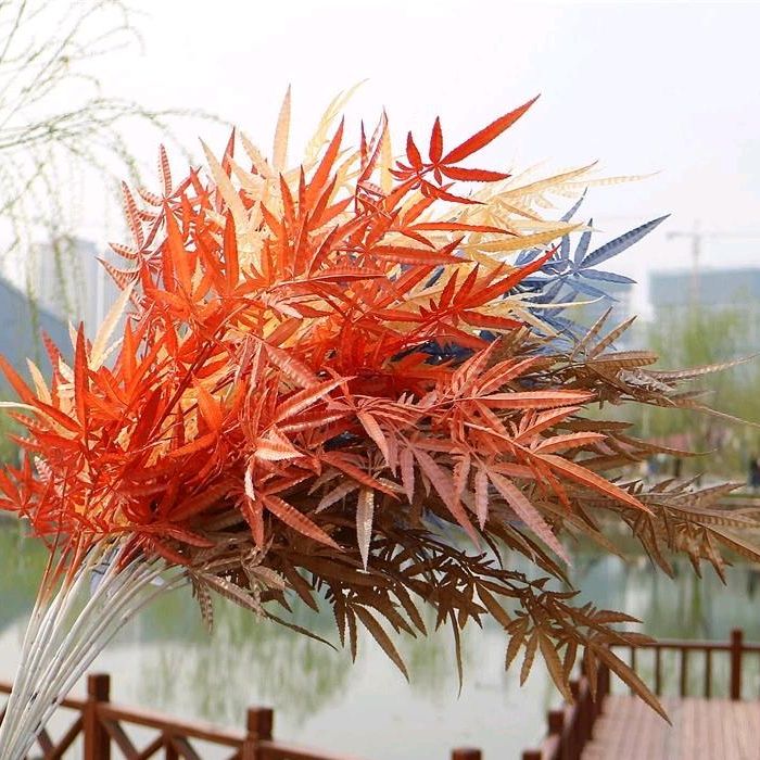 婚礼殿堂路引插花造景摆放枫叶