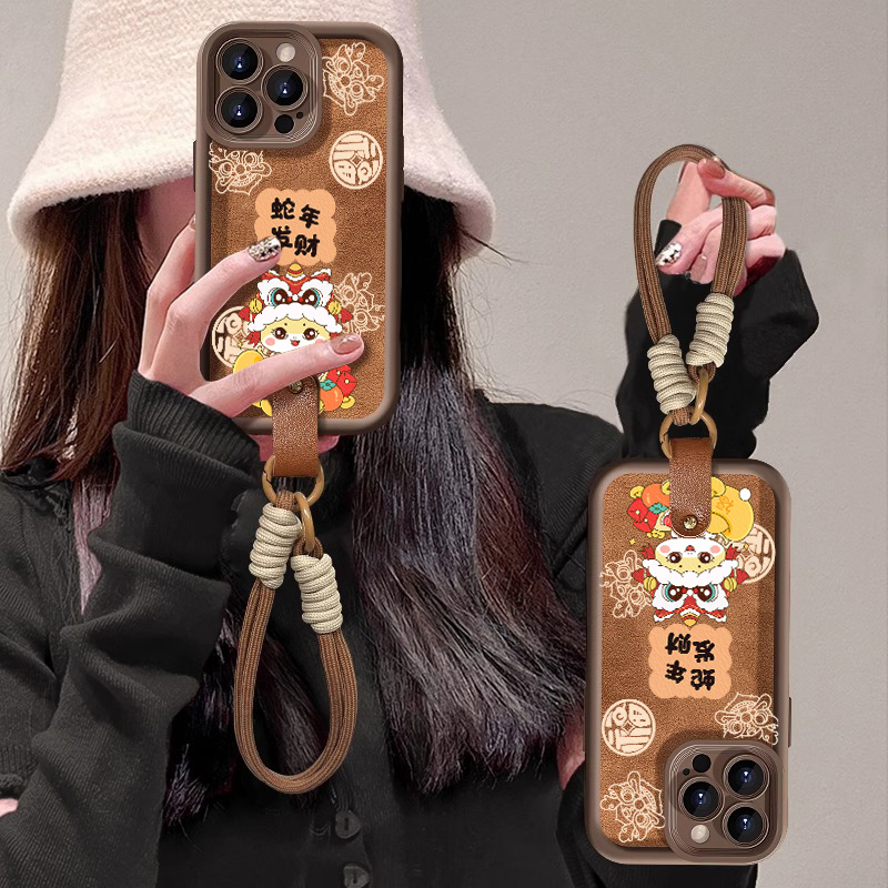 2025高级感小羊皮适用苹果16promax手机壳新款iPhone15秋冬蛇年发财plus全包带挂绳14女款13防摔12皮质11套xs