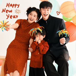 2026新年全家福拍照道具扭扭棒烟花棒过年儿童宝宝照写真彩色烟花