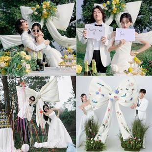 2025婚纱摄影外景旅拍道具手拿板字母牌白色超大蝴蝶结背景装饰