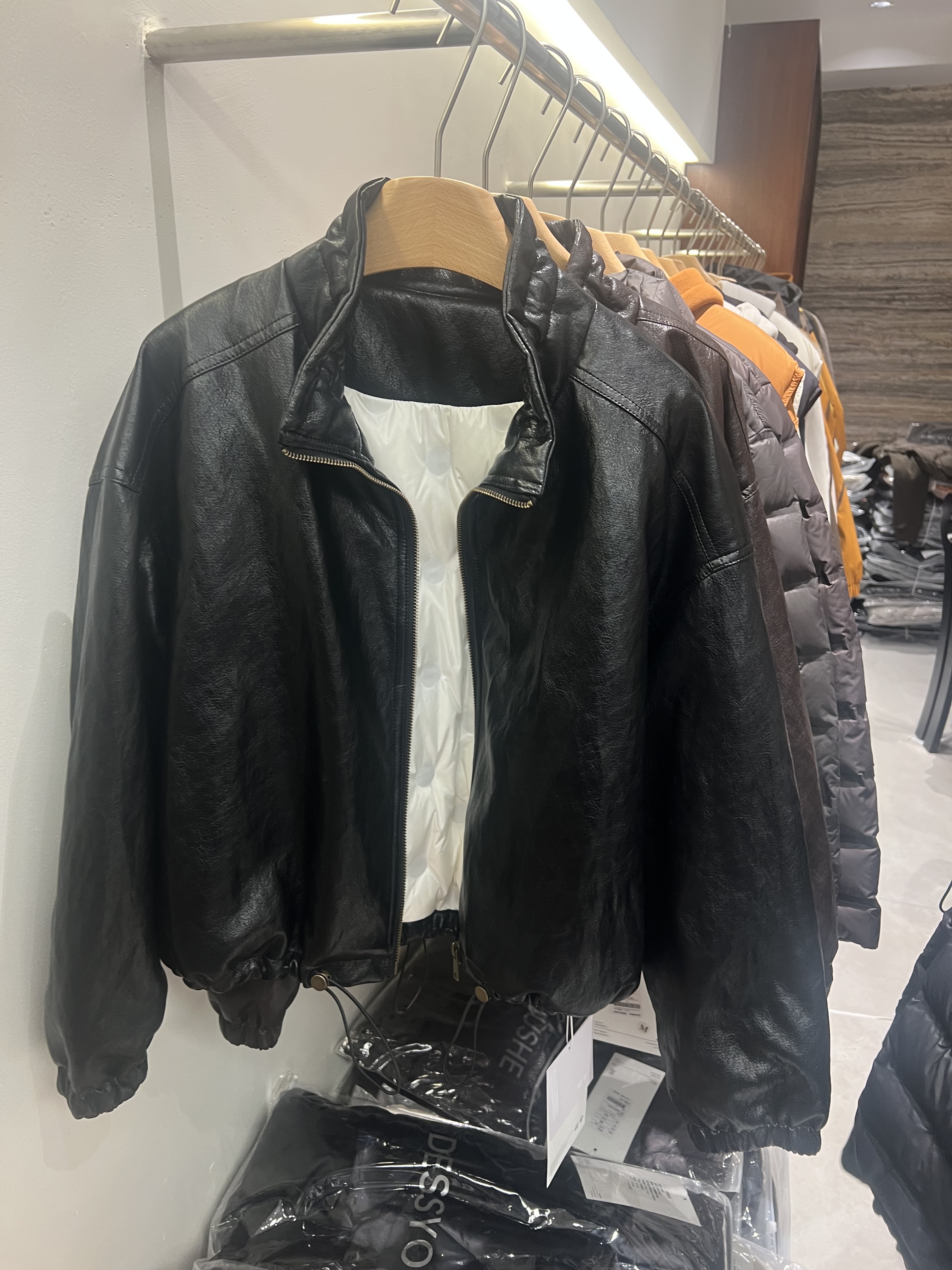 2026冬季新款韩版宽松显瘦PU皮衣羽绒服外套女短款加厚保暖机车服