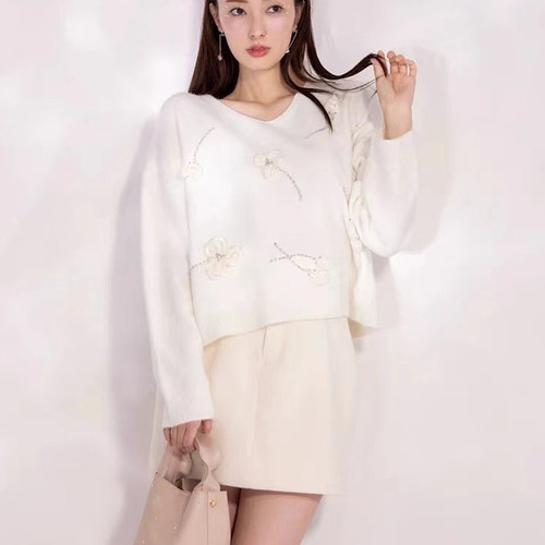 獨家少量敏感高端ce1f0rd元 优雅立体花朵钻饰宽松毛衣针织衫女