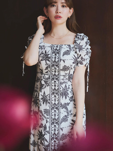 獨家娘娘her元 古典印花系带泡泡袖方领下摆开叉拼接鱼尾连衣裙