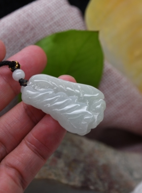 天然漂蓝花翡翠白菜吊坠内有多款