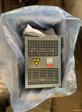 施耐德VW3A5304原包装，仅打开，木箱盖子没有了！需(议价商品）