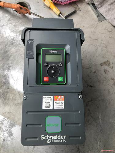 施耐德4KW变频器 ATV610U40N4 成色漂亮 测试包(议价商品）