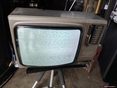 日立怀旧黑白电视。正常出光，配件齐全，350元运费到付议价商品