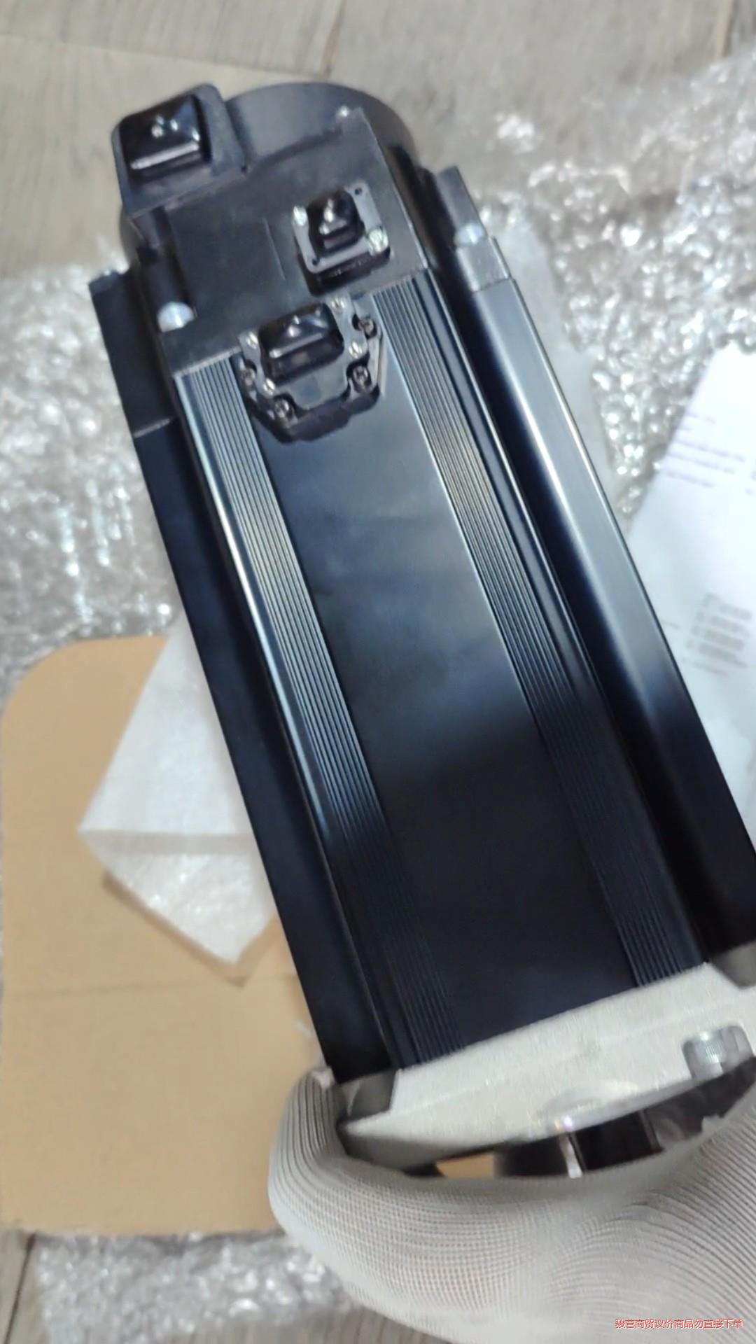 HJ-KS202BJ三菱伺服电机，实物拍摄，现货一件，有瑕疵议价商品