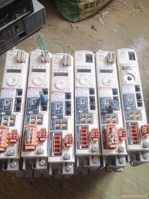 施耐德驱动器LXM32AU90M2，拆机成色如图，还剩5台，议价商品