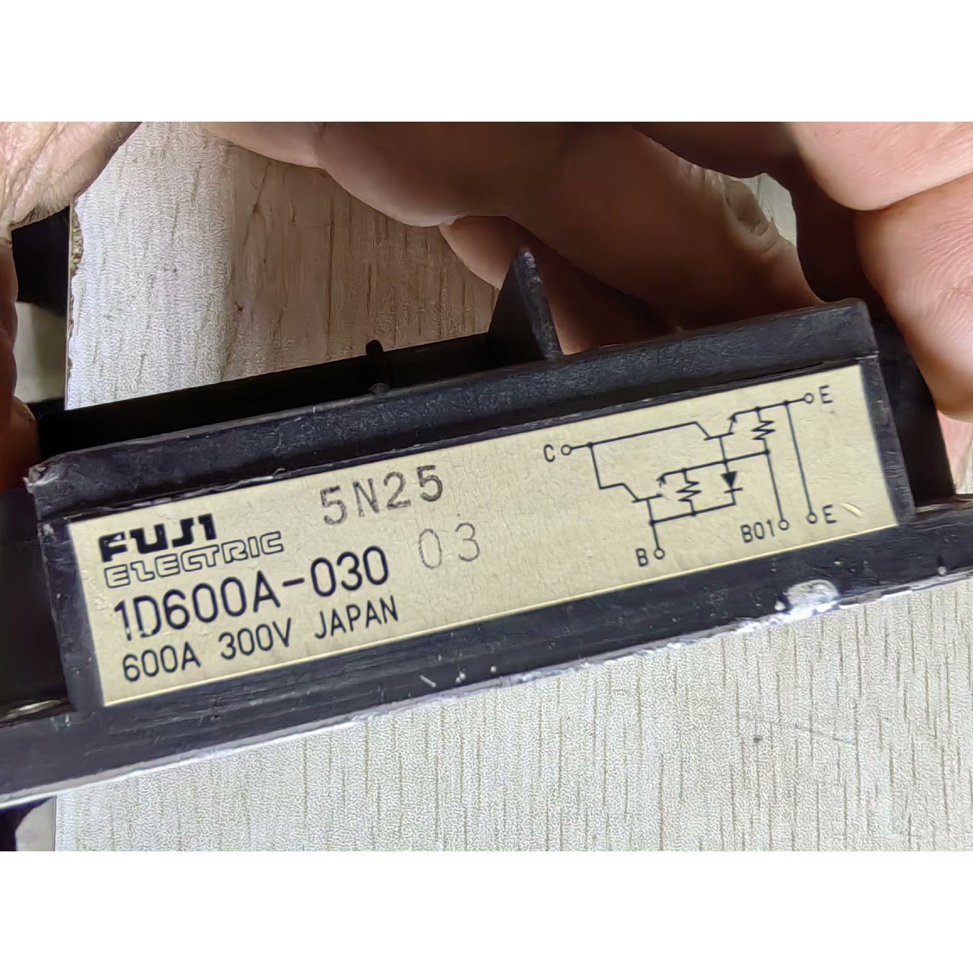 拆机的富士模块.型号是1D600A一030,东西如图,型号如骏营商贸—议