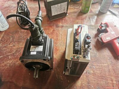 施耐德伺服马达BCH1303M12A1C实物图900瓦，功能骏营议价商品