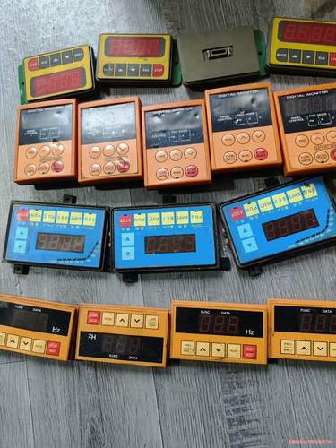 富士变频器面板。拆机包好成色如图。20元一50元每个骏营议价商品