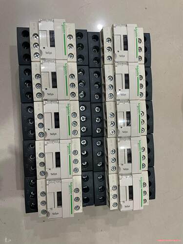 施耐德LC1D32BD24V ，成色可以充新，单价65一个，议价商品