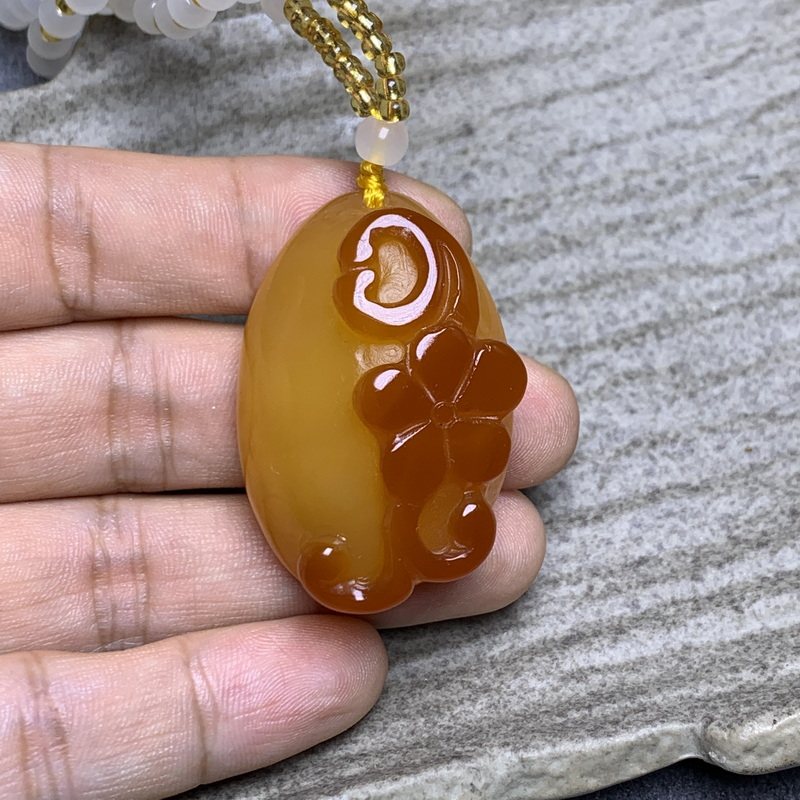 天然玉髓玛瑙吊坠如意雕刻工艺颈饰男女款免费配绳45.18克,珠宝/钻石/翡翠,颈饰,淘宝优惠券,粉丝福利购,淘宝优惠卷