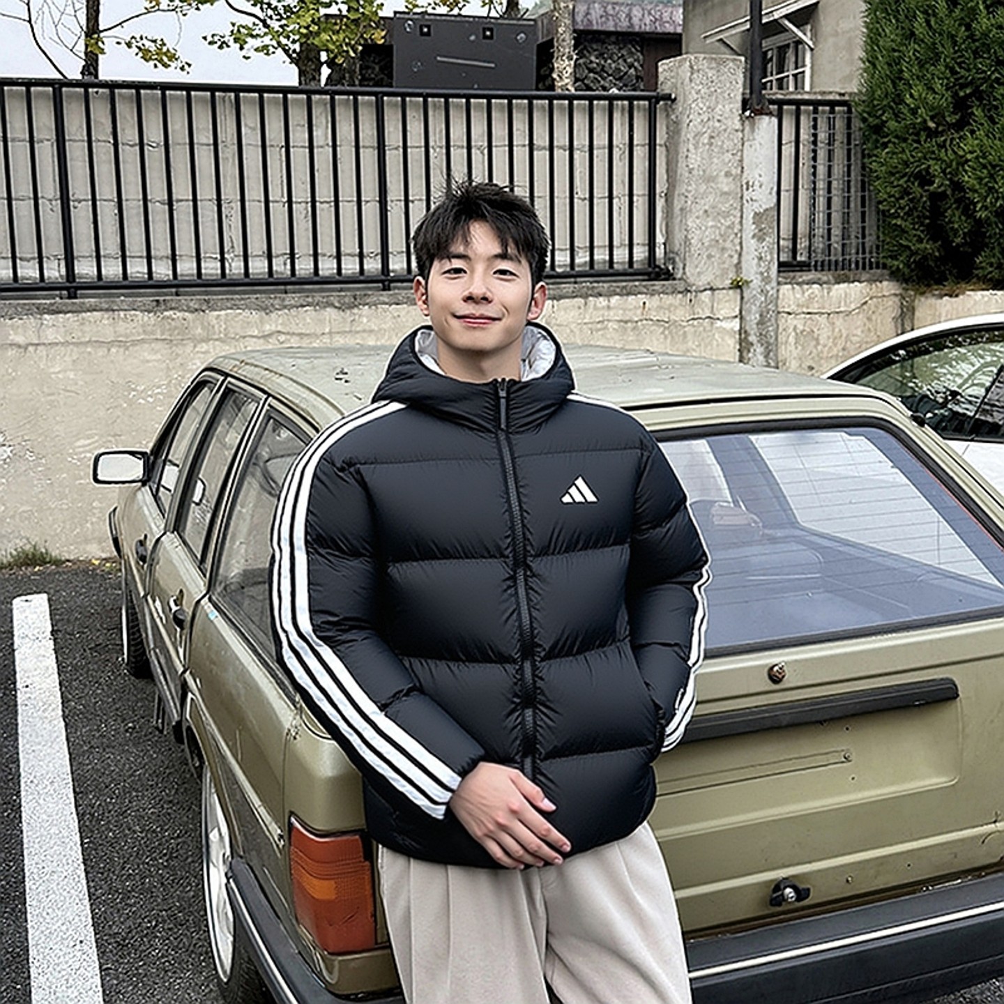 阿迪达斯羽绒服男装2025新款冬季双面穿保暖外套休闲运动服KC2490