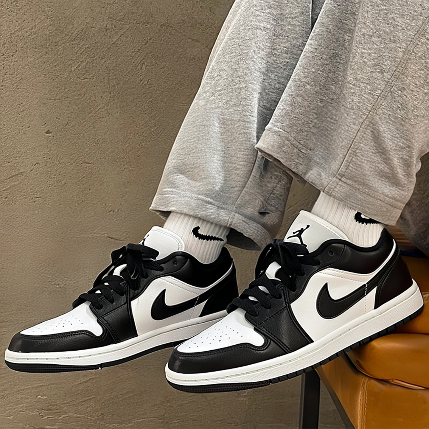 NIKE耐克女鞋AIR JORDAN 1低帮复古运动鞋训练篮球鞋DC0774-101