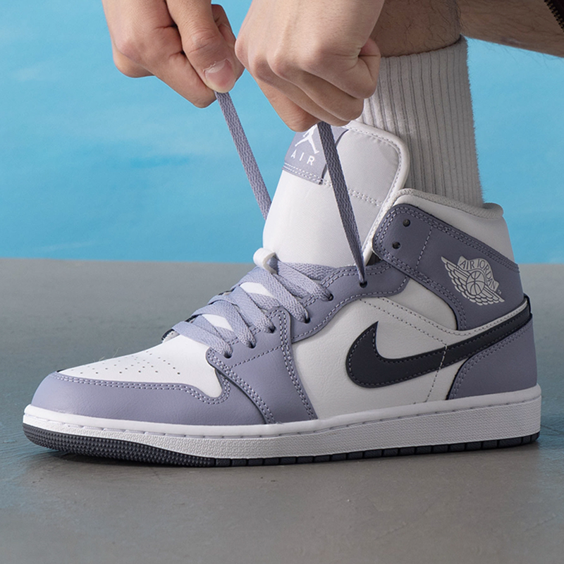 NIKE耐克男鞋篮球鞋25新款AIR JORDAN 1透气中帮运动鞋DQ8426-145