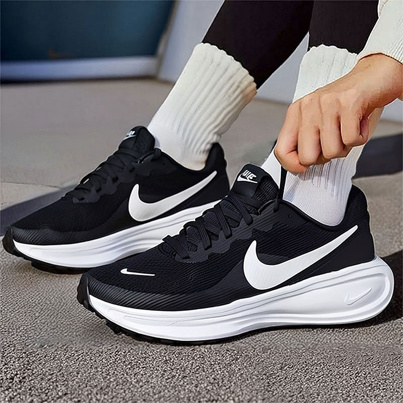nike耐克女鞋黑色跑步鞋25冬季新款revolution 8运动鞋时尚休闲鞋
