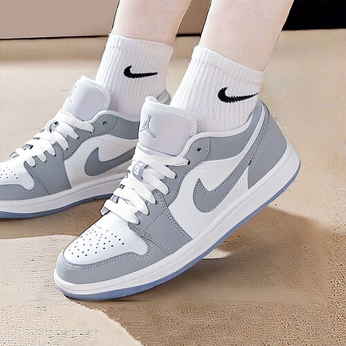 NIKE耐克板鞋女鞋运动鞋低帮耐磨篮球鞋厚底大勾休闲鞋DC0774-105