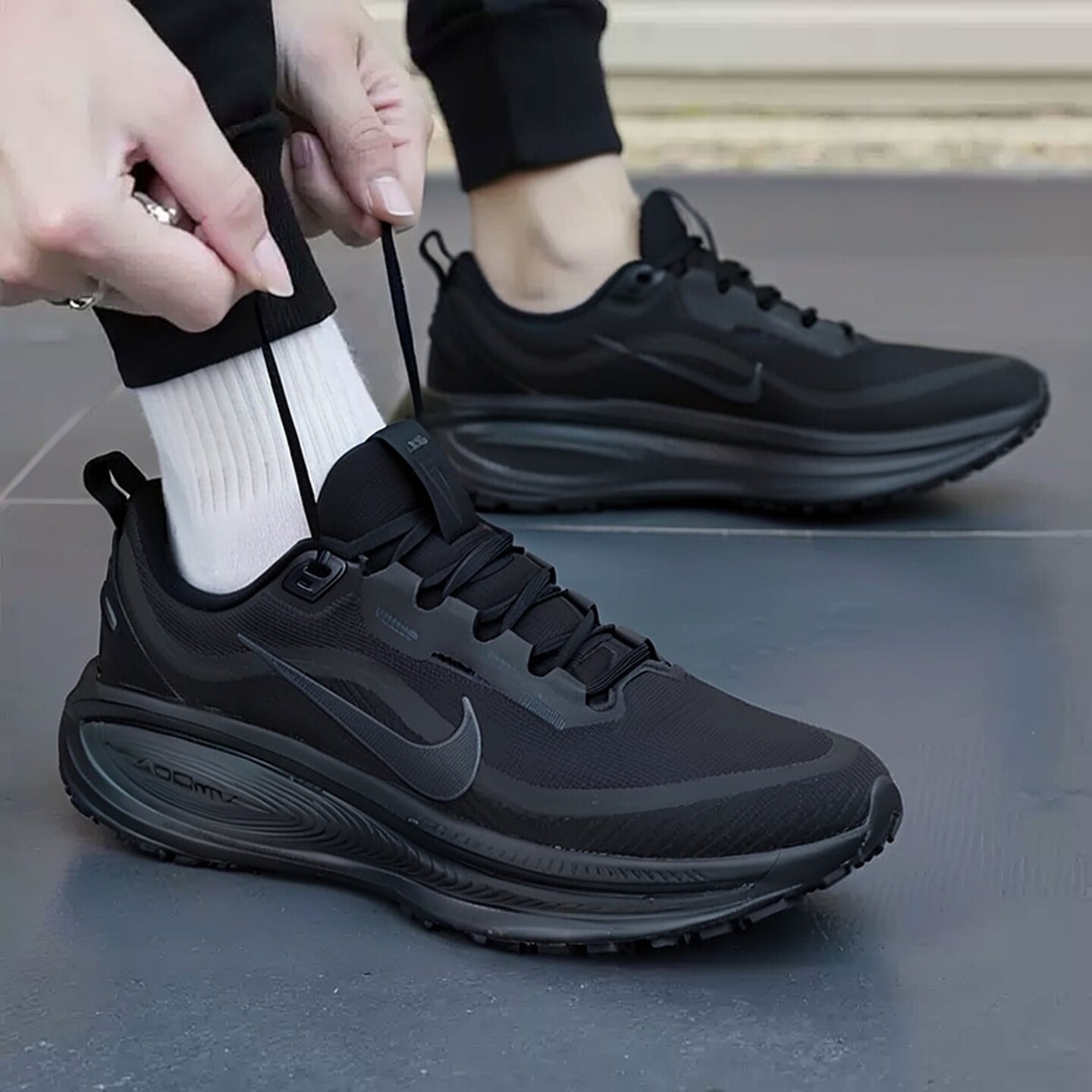 NIKE耐克男鞋黑色运动鞋25新款VOMERO 18 GTX训练跑步鞋HQ7001