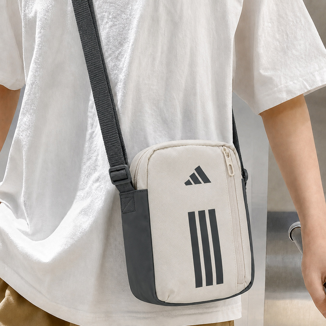 （adidas）男包女包 2026新款运动包时尚情侣单肩包户外