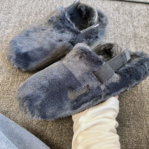 NIKE耐克毛毛拖鞋女鞋运动休闲鞋冬季毛茸拖鞋黑色勃肯鞋 FZ3118