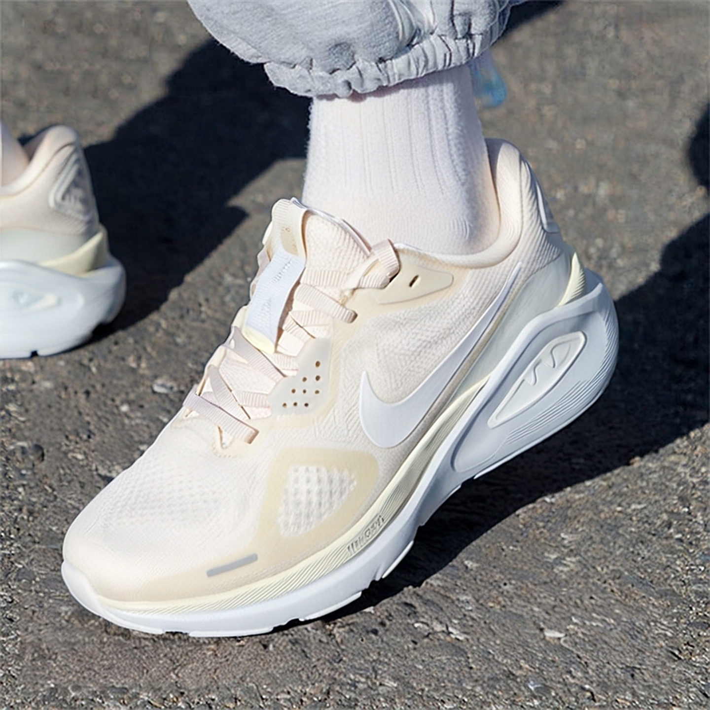 NIKE耐克女鞋运动鞋25冬季新款健身训练鞋中正跑步鞋IO9917-100