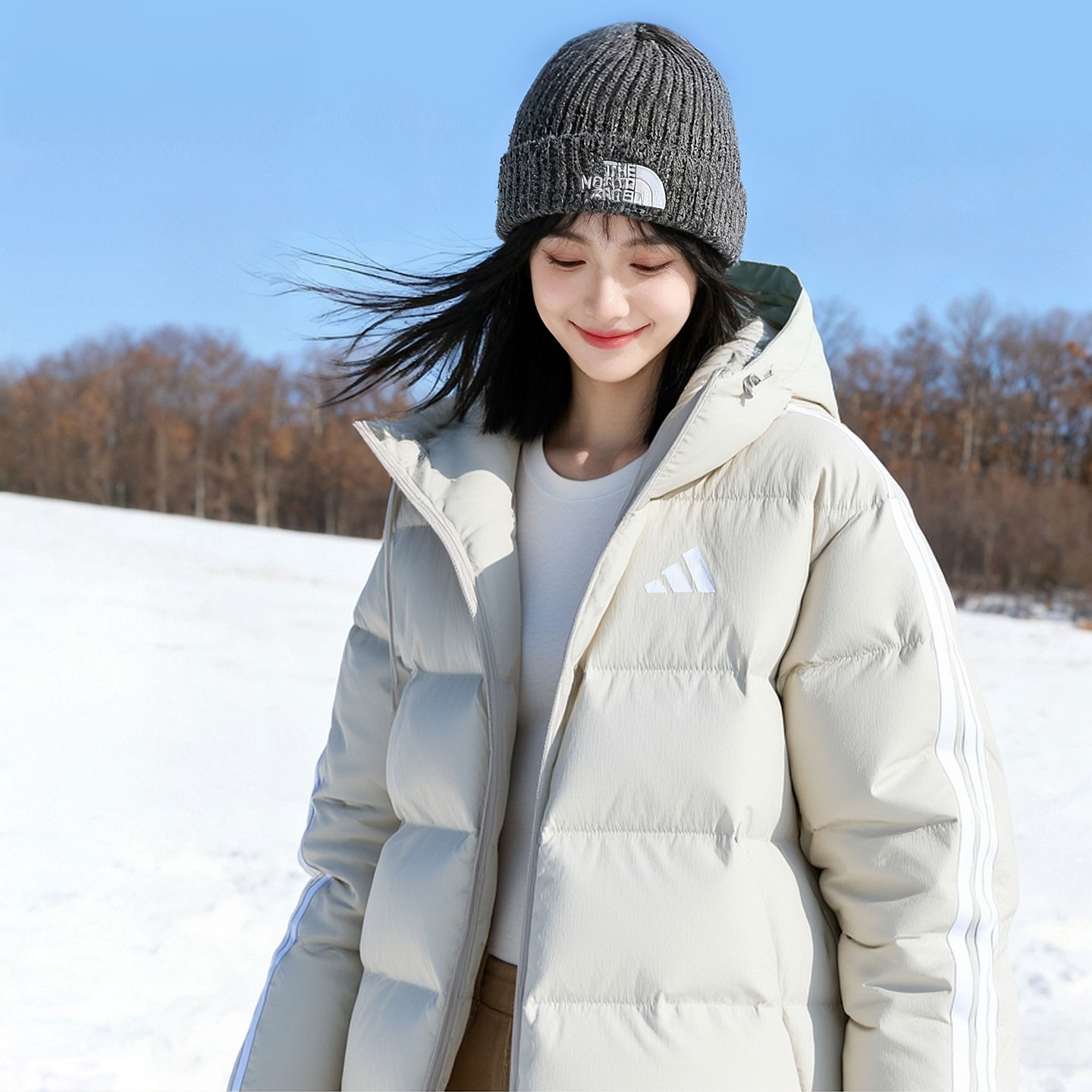 Adidas阿迪达斯羽绒服女装25秋冬新款浅色运动保暖连帽外套KH3979