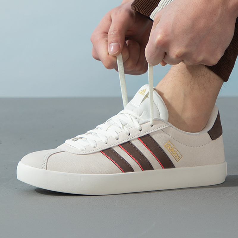 阿迪达斯休闲鞋Adidas