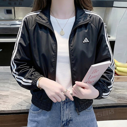 阿迪达斯女装黑色梭织短款外套2026新款运动服休闲立领夹克KS0039