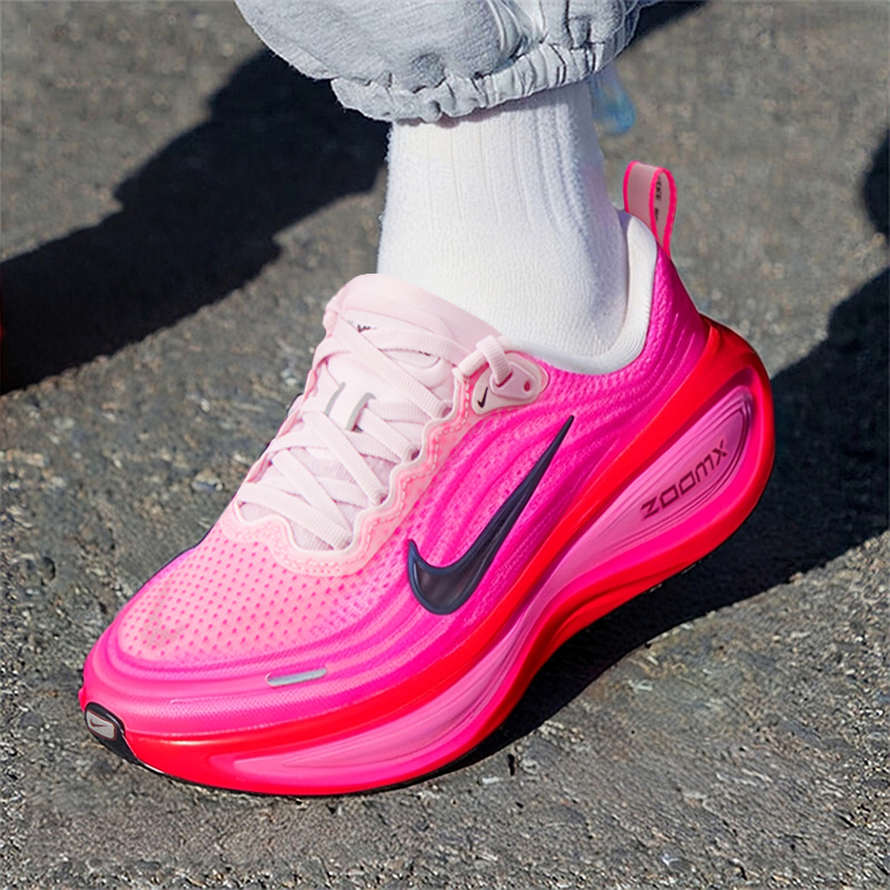 NIKE耐克女鞋VOMERO PLUS迈柔缓震回弹粉色运动跑步鞋HV8154-604