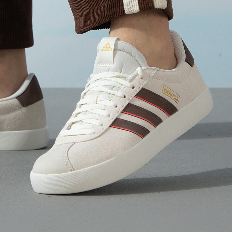 阿迪达斯休闲鞋adidas