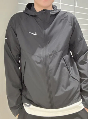 Nike耐克男子跑步夹克夏新款拒水透气梭织连帽运动外套DD4747-010