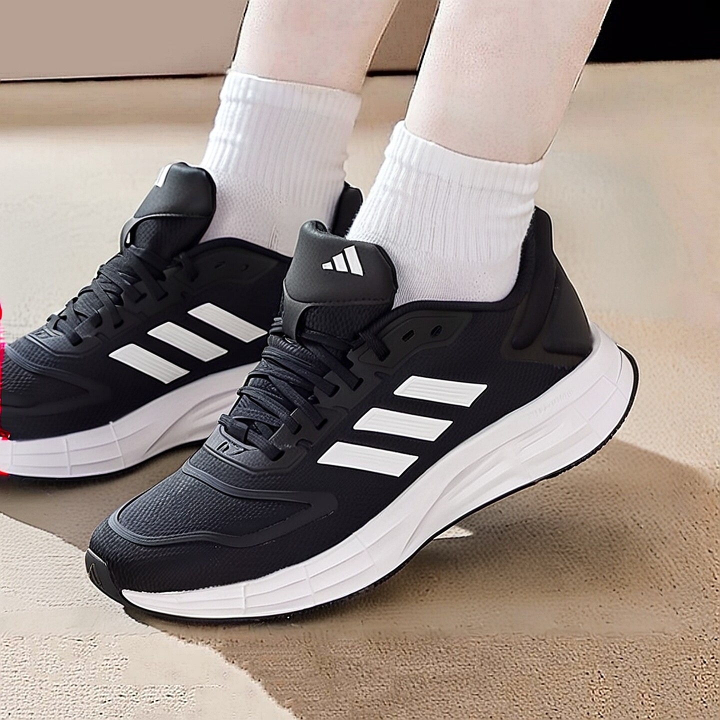 adidas阿迪达斯女鞋跑步鞋26夏季透气运动鞋健身训练鞋缓震KJ4018 - 实物图