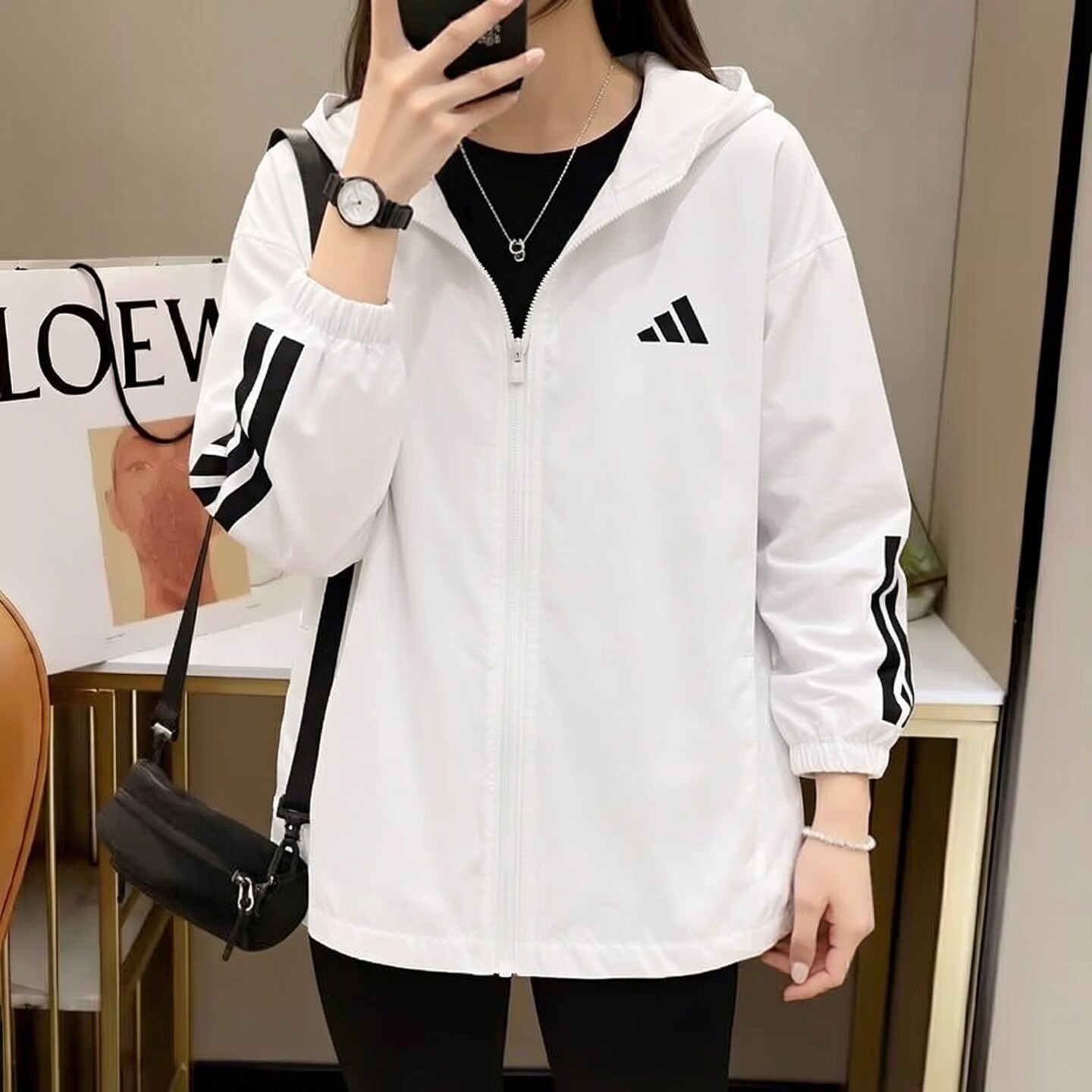 adidas阿迪达斯女装白色梭织夹克外套26新款跑步连帽运动服KC7655