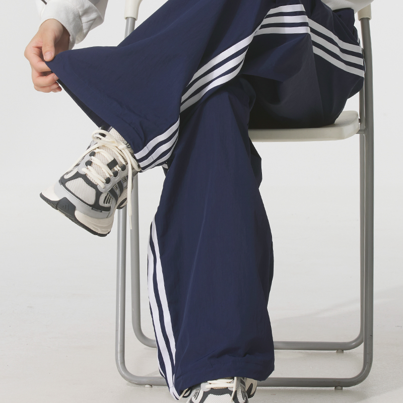 阿迪达斯三叶草梭织长裤女装2025秋季新款宽松直筒裤运动裤KF9614
