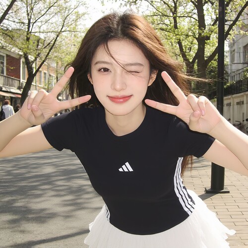 adidas女子短款运动休闲修身圆领T恤收腰短袖秋季JC8325